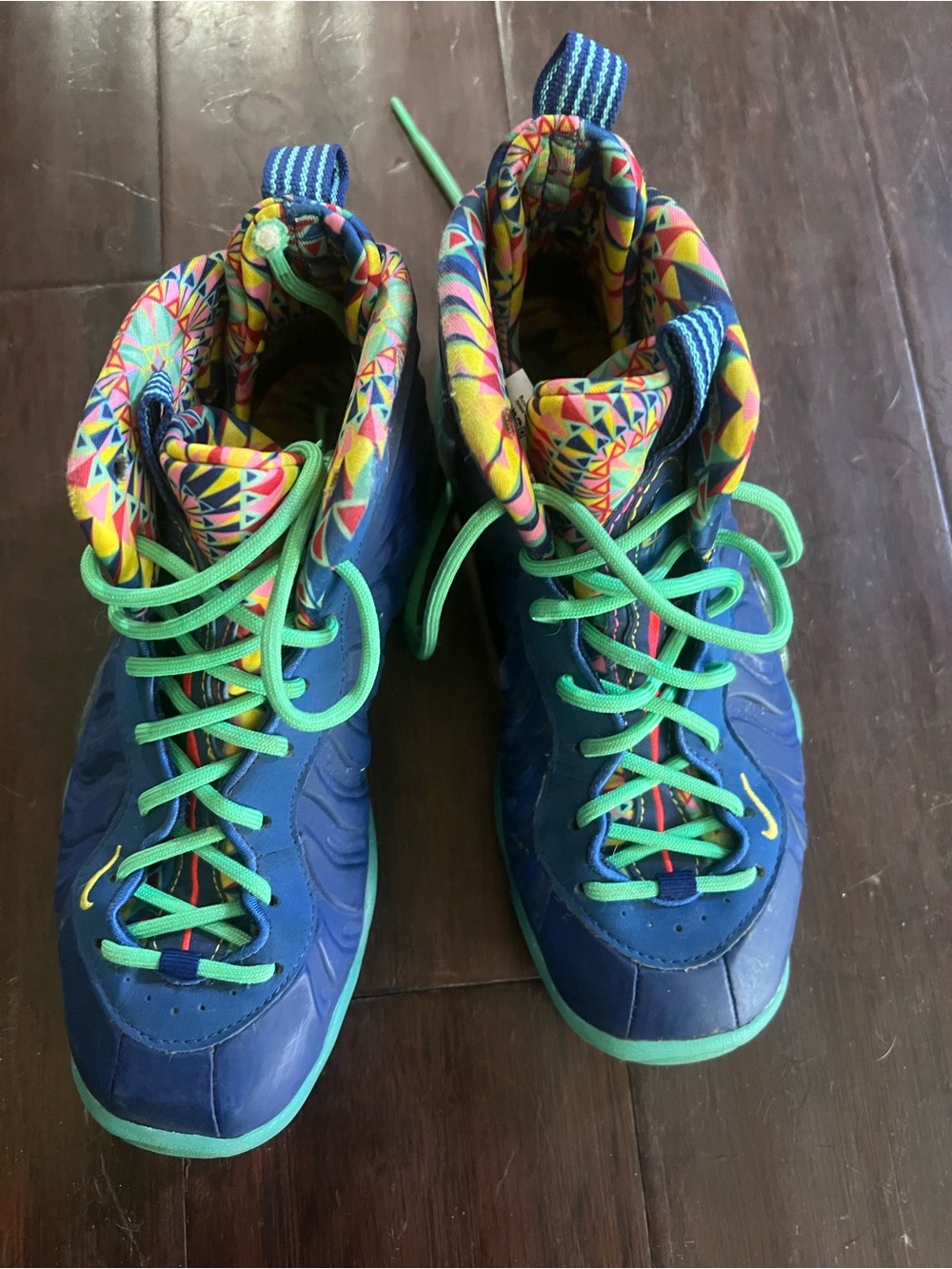 Nike Kids High-Top Sneakers in Blue with Green Laces and Multicolor Pattern